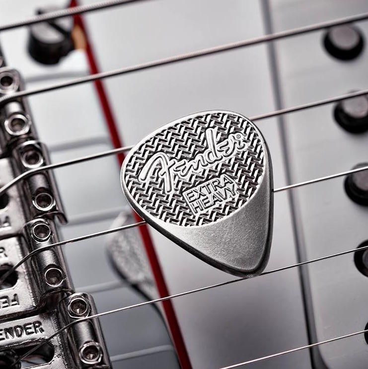 Fender Pure Silver Guitar Pick 75th Anniversary - GUITARIS